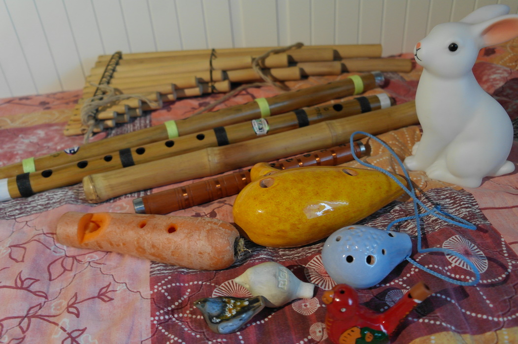 День дудки. День окарин Дудок и свистелок 17 мая. Музыкальные инструменты из овощей. Музыкальные дудочки и свистульки.