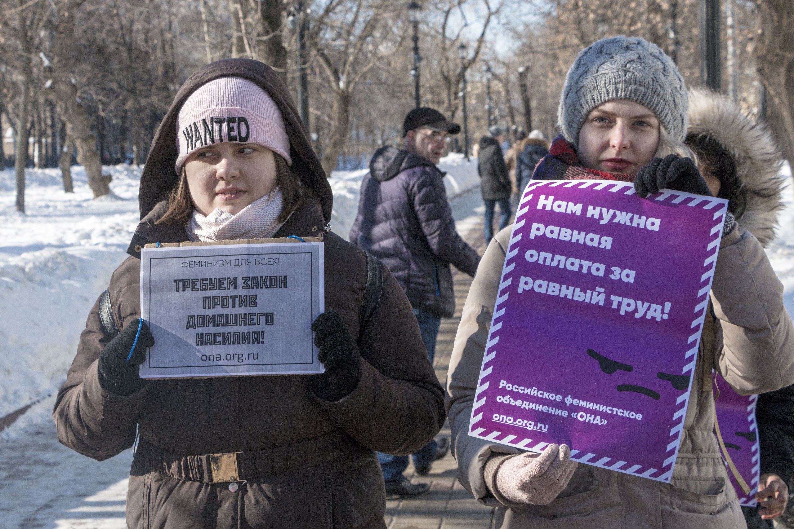 Запрет феминизма. Феминизм против насилия. Домашнее насилие феминизм. Митинг против домашнего насилия.